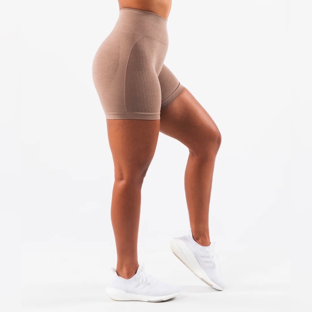 Amplify alphalete Contour Short 5" - Sand NWT